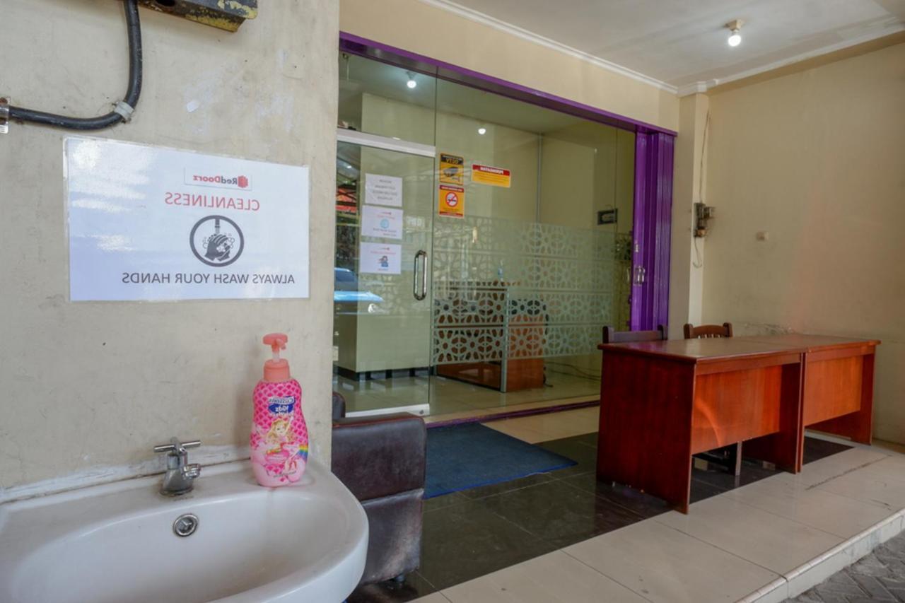 Reddoorz Near Universitas Diponegoro Semarang 2 Ngoại thất bức ảnh