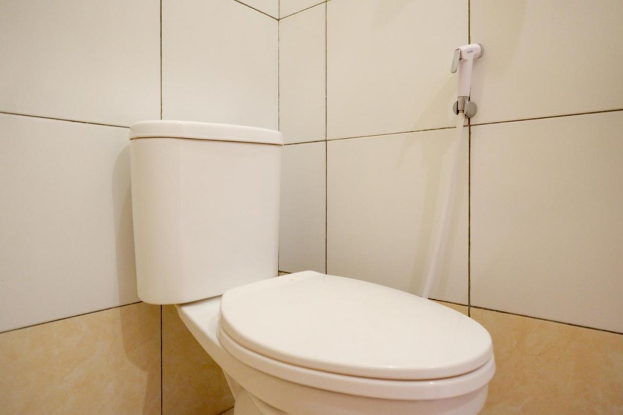 Reddoorz Near Universitas Diponegoro Semarang 2 Ngoại thất bức ảnh